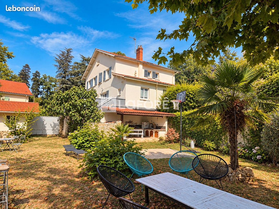 Maison 5 pièces 121 m² · à Saint-Pierre-la-Palud · 121 m² · 370 000 €