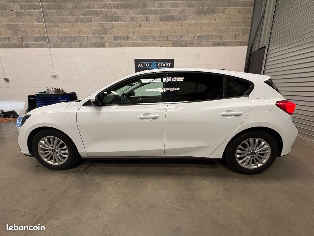 FORD Focus Berline Titanium X 1.0 EcoBoost 125 / CARPLAY / LINE ASSIST / CAMERA RECUL / RADAR AR / REGULATEUR LIMITEUR / CLIM AUTO (image 9)