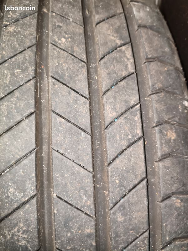 Vend deux pneus été taille 215/60 R17 96H (image 1)