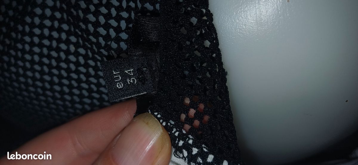Robe blanche et dentelle noir t34 (image 7)