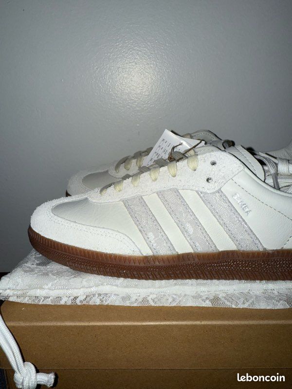 adidas gazelle silver green womens Naked x Samba OG Copenhagen Lace Mens Lifestyle Shoe