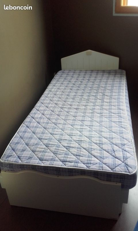 Lit 1 place (image 2)