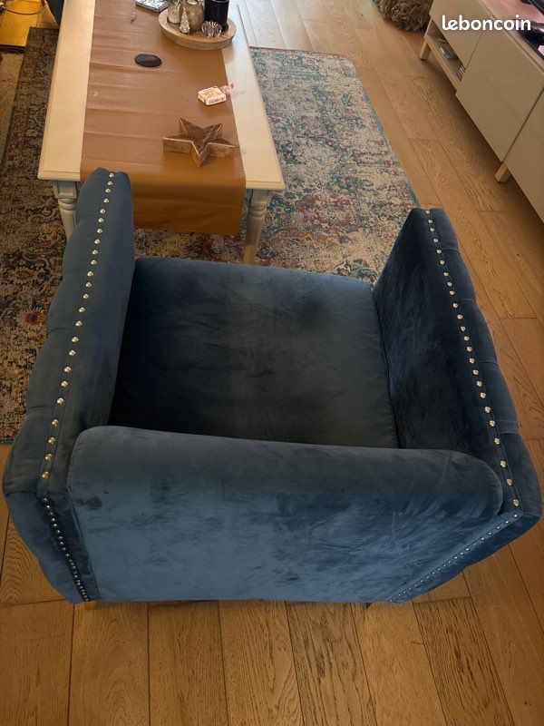 Paire de Fauteuils en velour avec clous (image 4)
