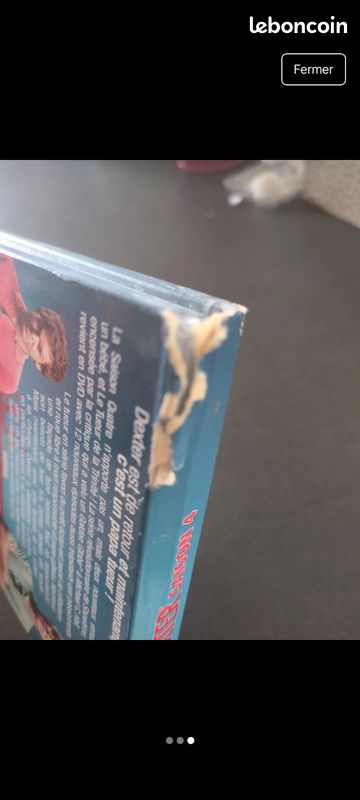 Saison 1 Saisons 1 à 4 de Dexter. 
Les pochettes cartonnées sont abîmées (image 3)