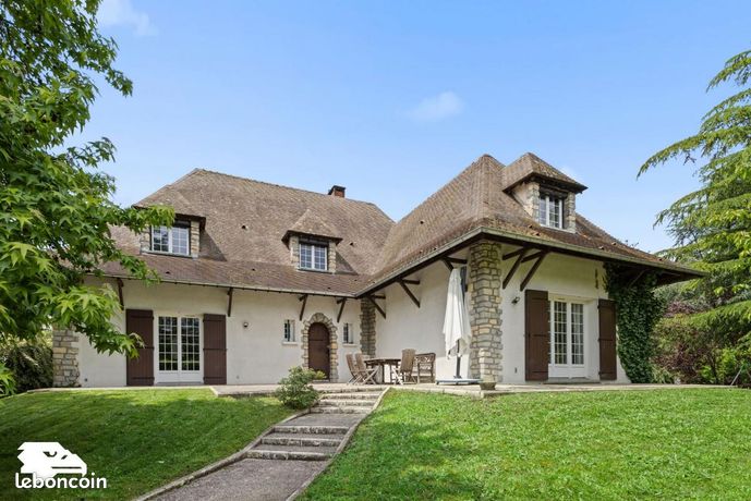Maison 8 pièces 233 m²