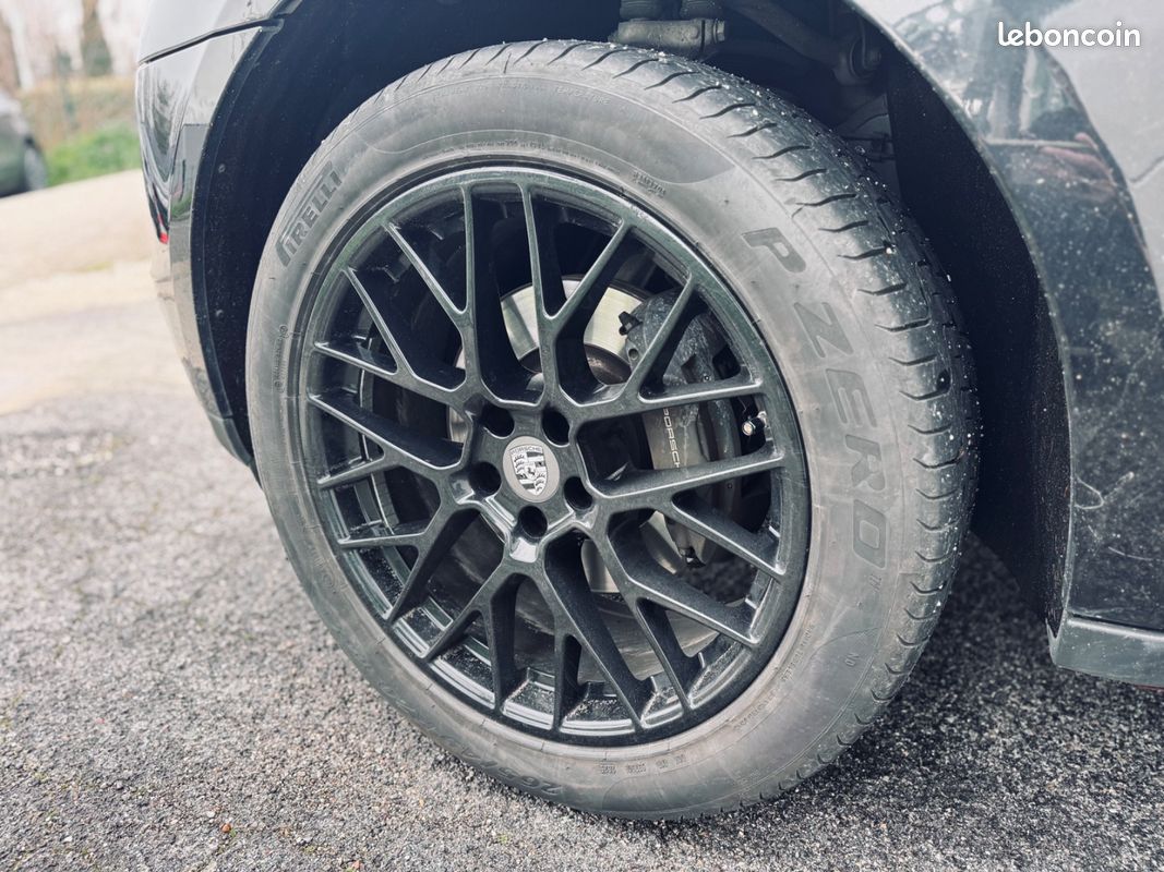 Porsche Macan 2.0L 252CH PDK + TOIT OUVRANT + SUIVI PORSCHE + SIEGES CHAUFFANTS/ELEC + CAMERA DE RECUL + GARANTIE 12 MOIS (image 17)