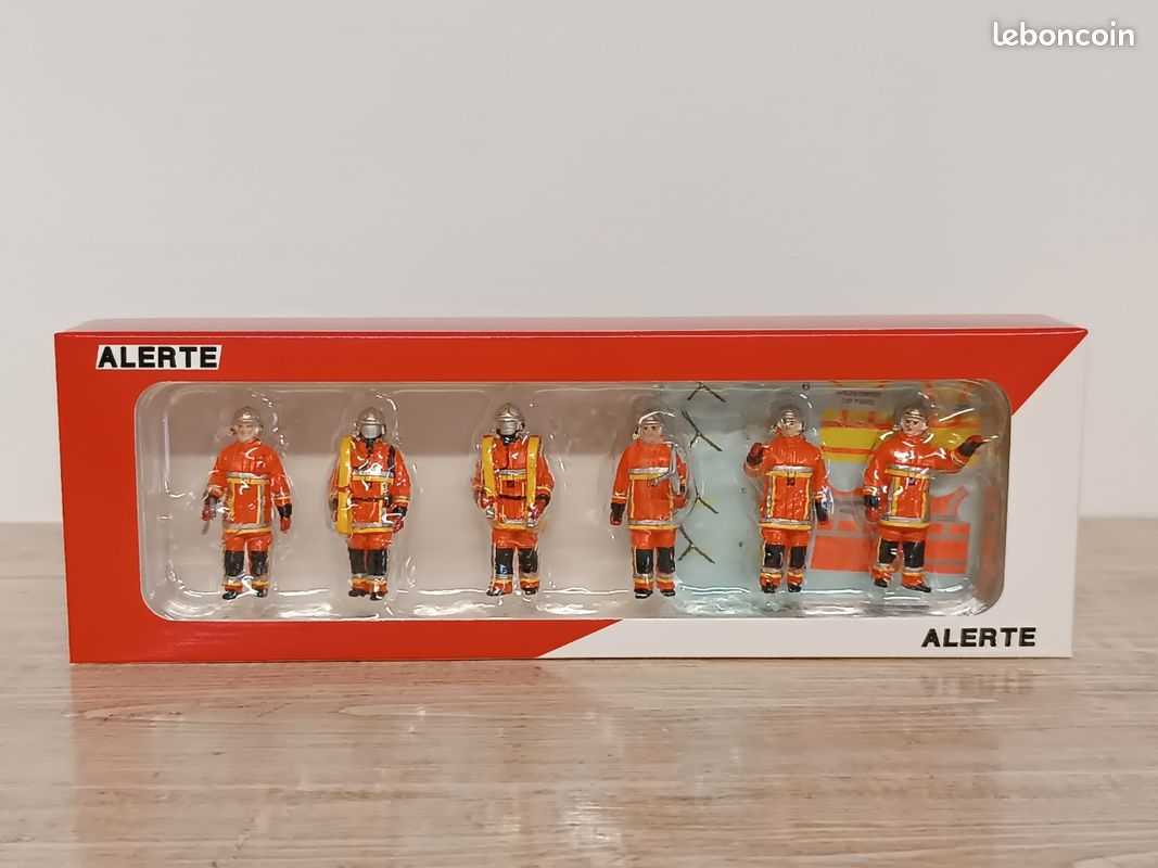 ALERTE - 6 Figurines de pompiers Orange - Feu urbain - 1/43