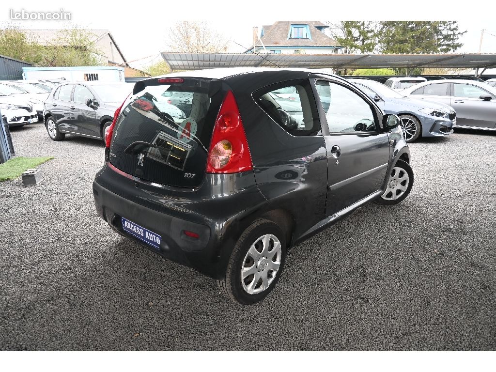 Peugeot 107 1.0e 12V 68ch BLUE LION Trendy (image 2)