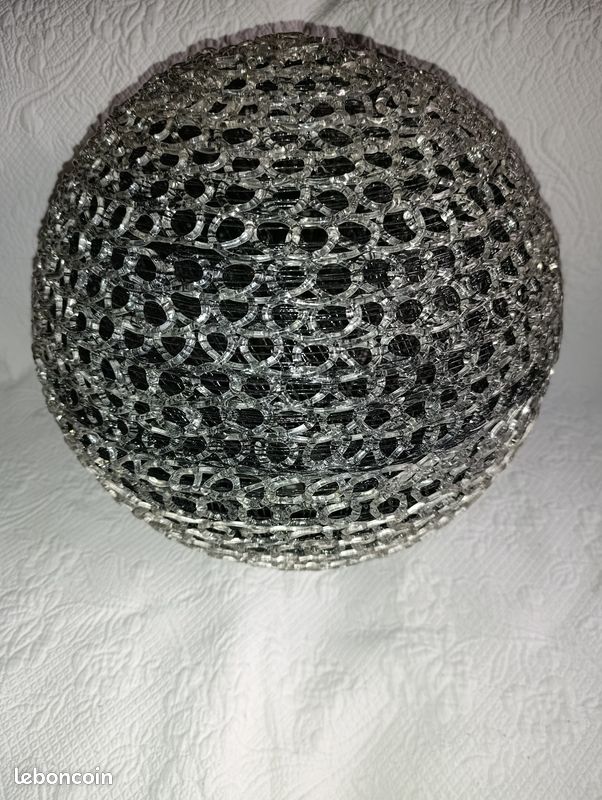 Splendide grand et très originale globe abat-jour pour un luminaire - lampe, lustre, suspension. En plastique en fil de carbone et plexiglas superbement « tressé » ajouré à la main (image 2)