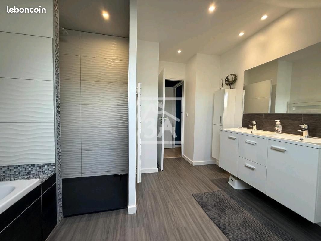 Maison 10 pièces 275 m² · à Sangatte · 275 m² · 849 000 €