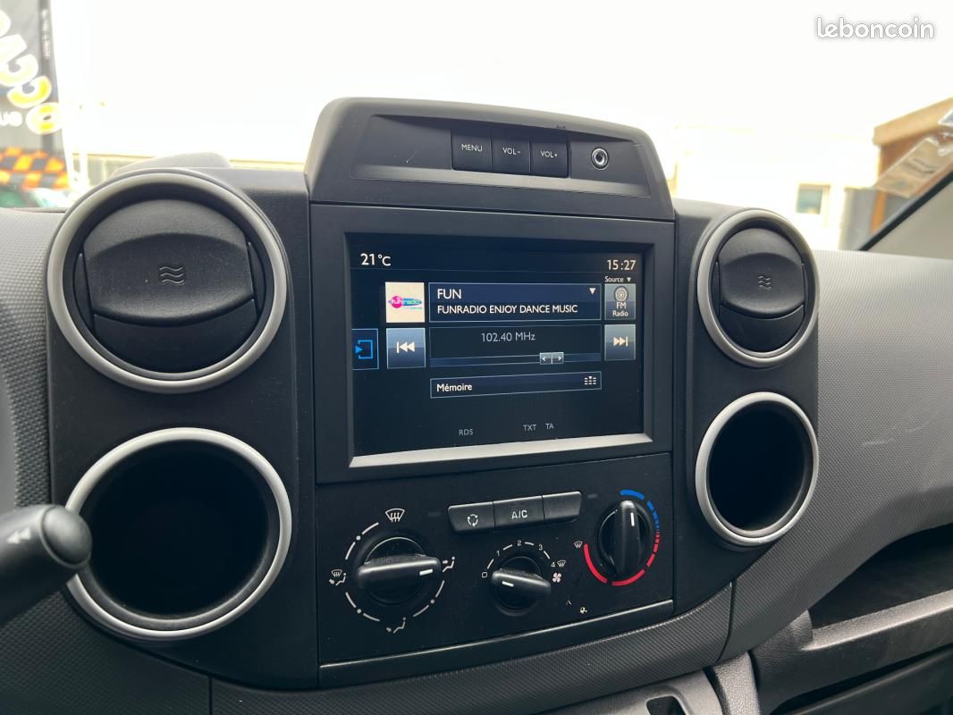 Peugeot Partner FOURGON STANDARD 1.6 BLUEHDI 75 BVM5 PRO / CLIM ECRAN BLUETOOTH ATTELAGE ... (image 13)