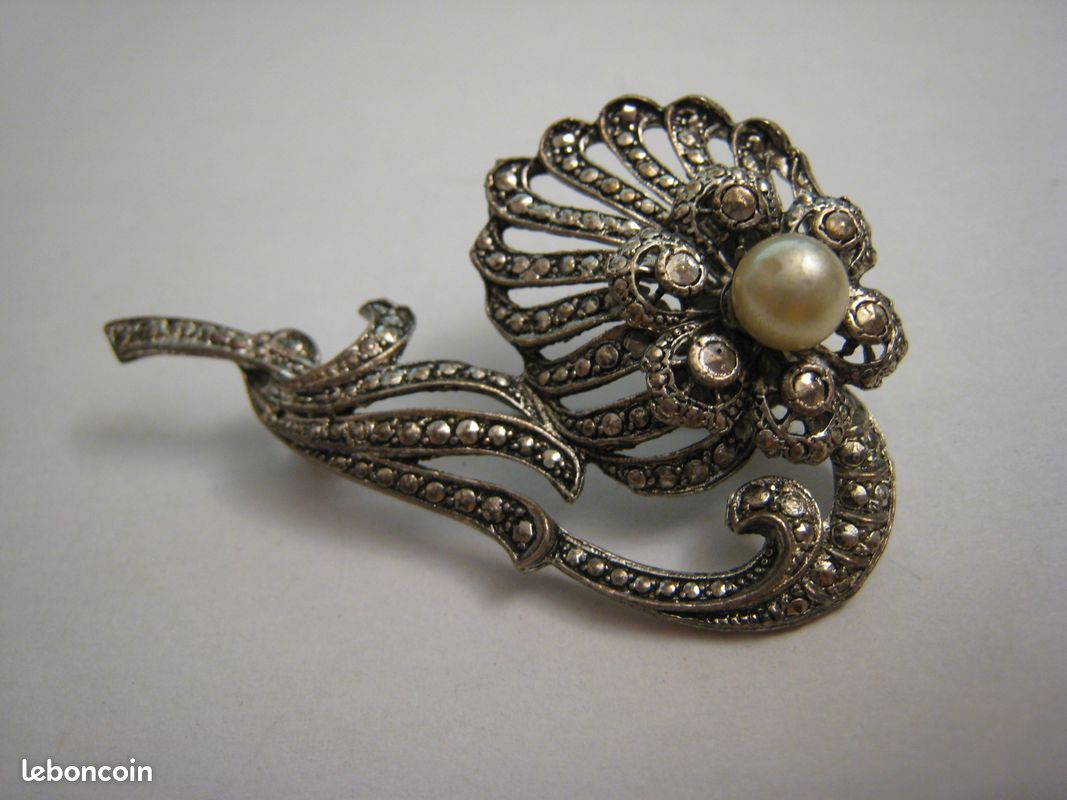 Superbe Broche Ancienne Argentée - La Petite Touche Rétro Pour Ton Look !
