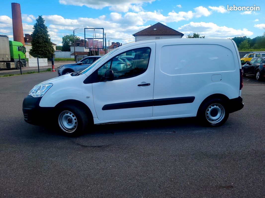 Citroën Berlingo BERLINGO 1.6 BLUEHDI 100 CHEVAUX 3 PLACES (image 2)