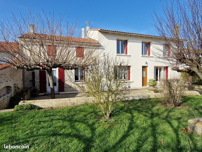 Maison 6 pièces 152 m² - Tonnay-Charente 17430 (image principale 0)