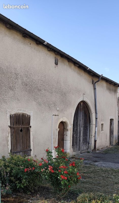 Maison 4 pièces 300 m² · à Crézilles · 300 m² · 57 000 €