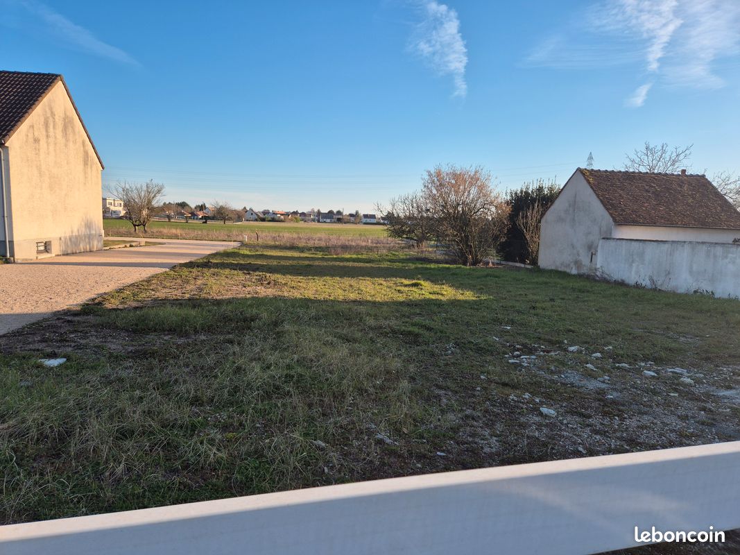 Terrain à bâtir entièrement viabilisé 569 m2 en 1er rang - Ingré (proche Orléans) - Libre constructeur · 106 000 €