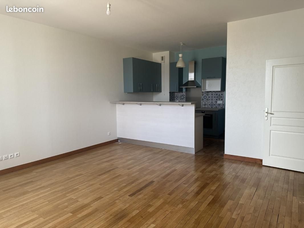 Appartement 4 pièces 103 m² · à Blois · 103 m² · 985 €