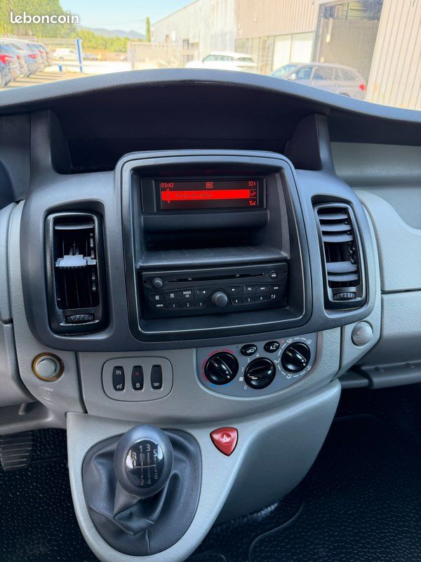Renault trafic 2.0 dci 115cv extra (image 11)