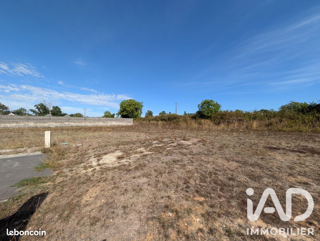 Terrain 1286 m² · à Mosnac-Saint-Simeux · 1 286 m² · 46 000 €