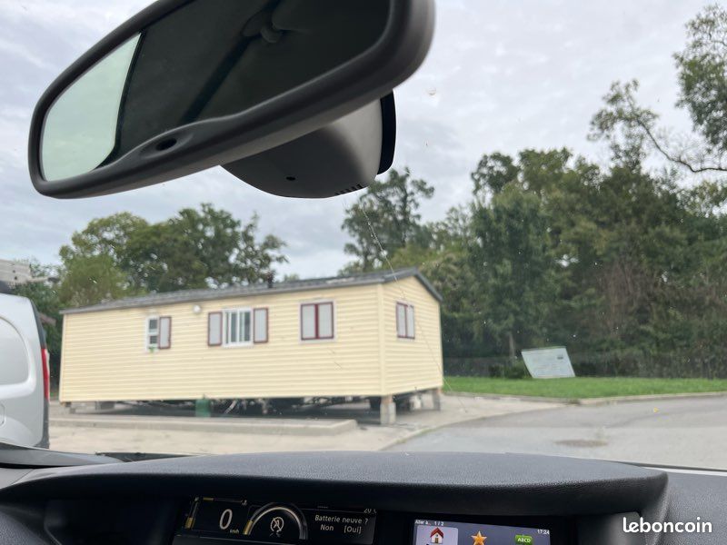 Je vends un mobilehome 10 mètre salle de bain, tout équipé, toilettes, séparées, cuisine, deux chambres, un salon, télévision extra plate, frigo four en parfait état (image 12)