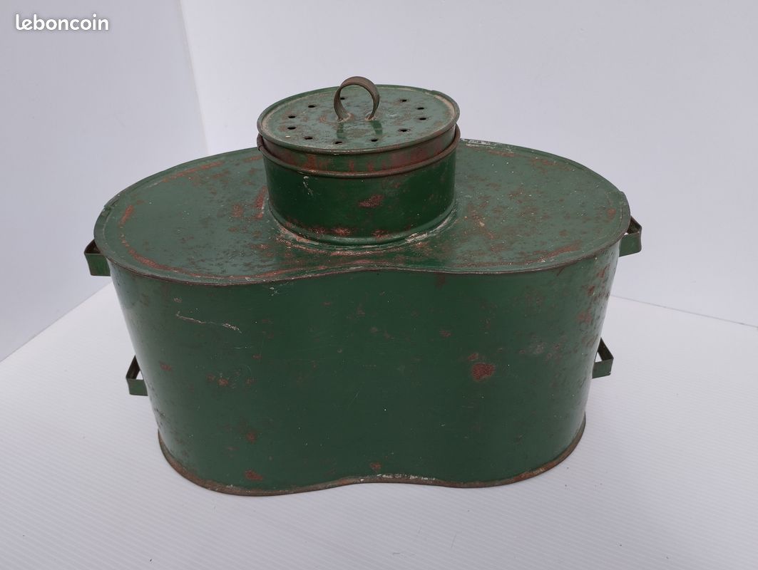 Ancienne Goujonnière En Zinc Avec Sangle – équipement De Pêche Vintage