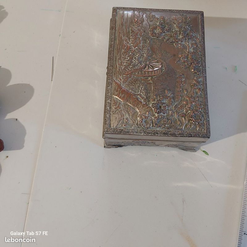 Boîte à Bijoux Ancienne En Métal Argenté « MF Ikora » - Art Populaire XXe Siècle - Bon état Avec Traces D'usage