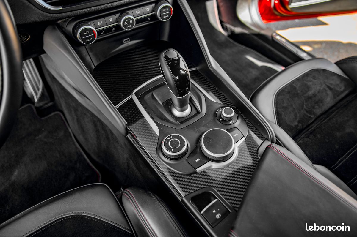Alfa Romeo Giulia Quadrifoglio V6 – Excellent état – Entretien complet (image 9)