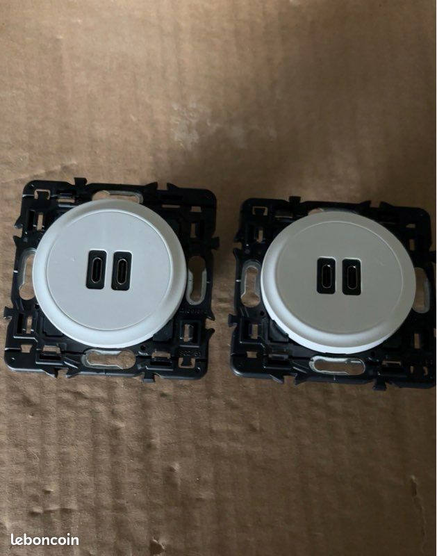 Prise USB chargeur 230V/5V 2 ports 2 modules Legrand Céliane