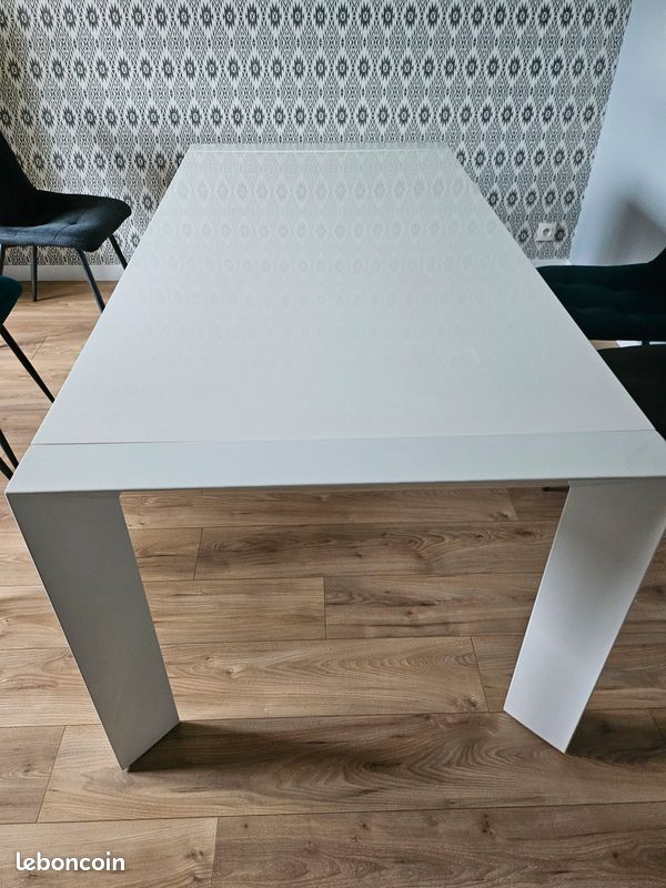 Table (image 1)