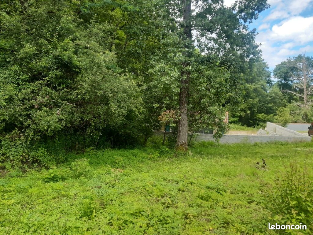 Terrain 606 m² Saucats · 165 000 €