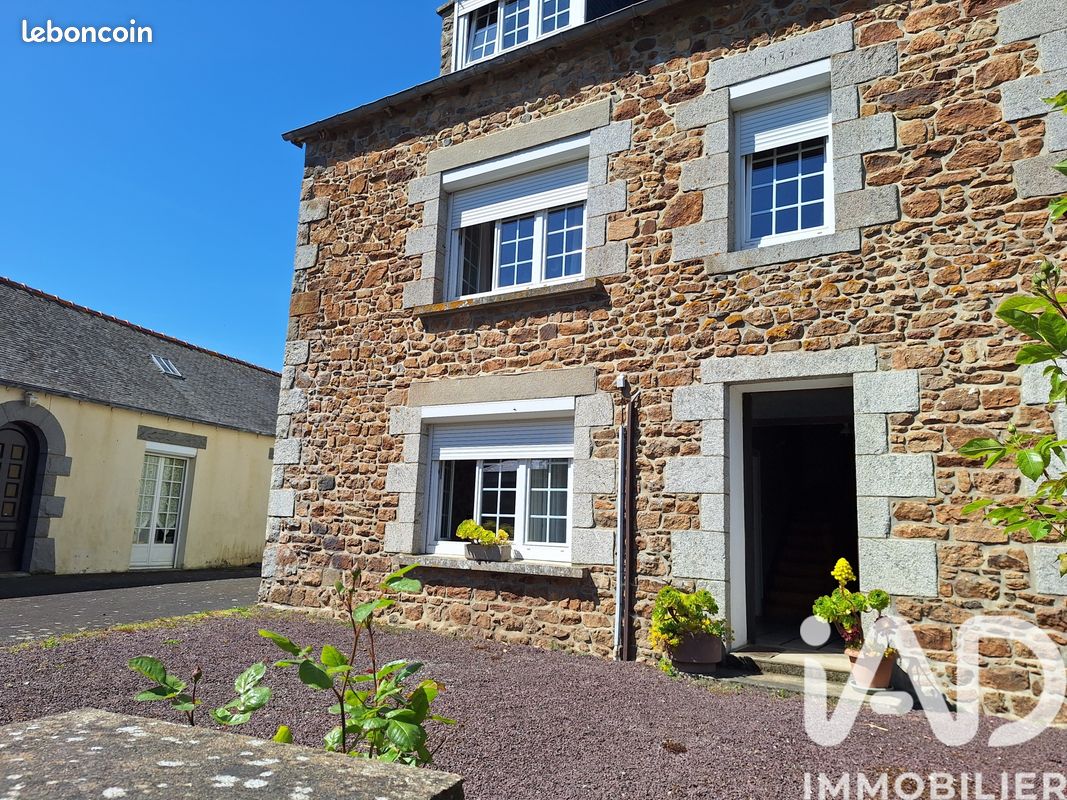 Maison 9 pièces 228 m² · à Goudelin · 228 m² · 210 000 €