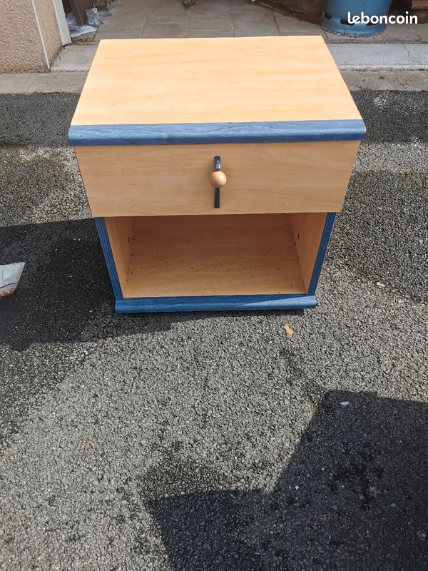 Table de chevet en bois bon état (image 3)