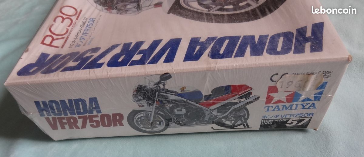 Maquette Tamiya 1/12 Honda VFR750R (n°14057) - Kit Neuf En Boîte Kit Moto Maquette Tamiya 1/12 Honda VFR750R (n°14057) - Kit Neuf En Boîte Kit Moto