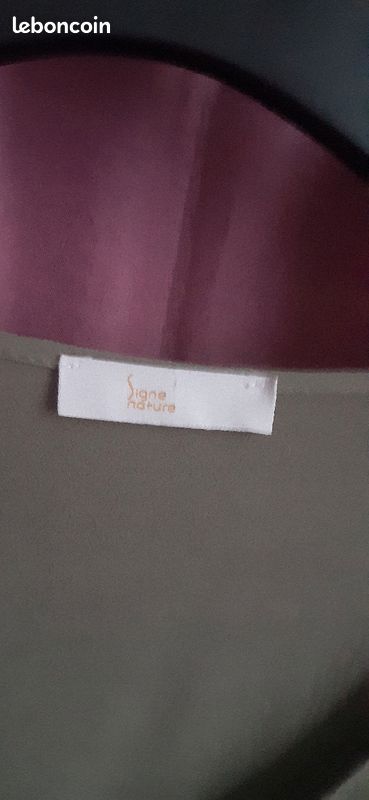 Jolie tunique kaki, 38, marque italienne porte 1 fs, motifs argentés dur le devant, noeud en bas (image 2)