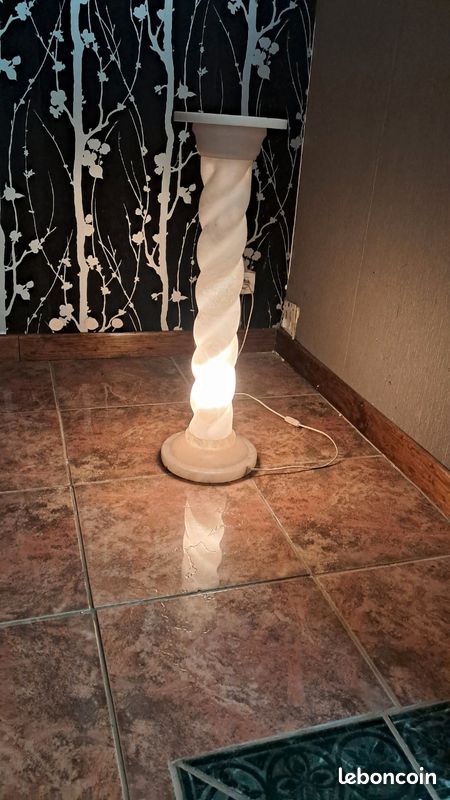 Colonne marbre lumineuse (image 1)