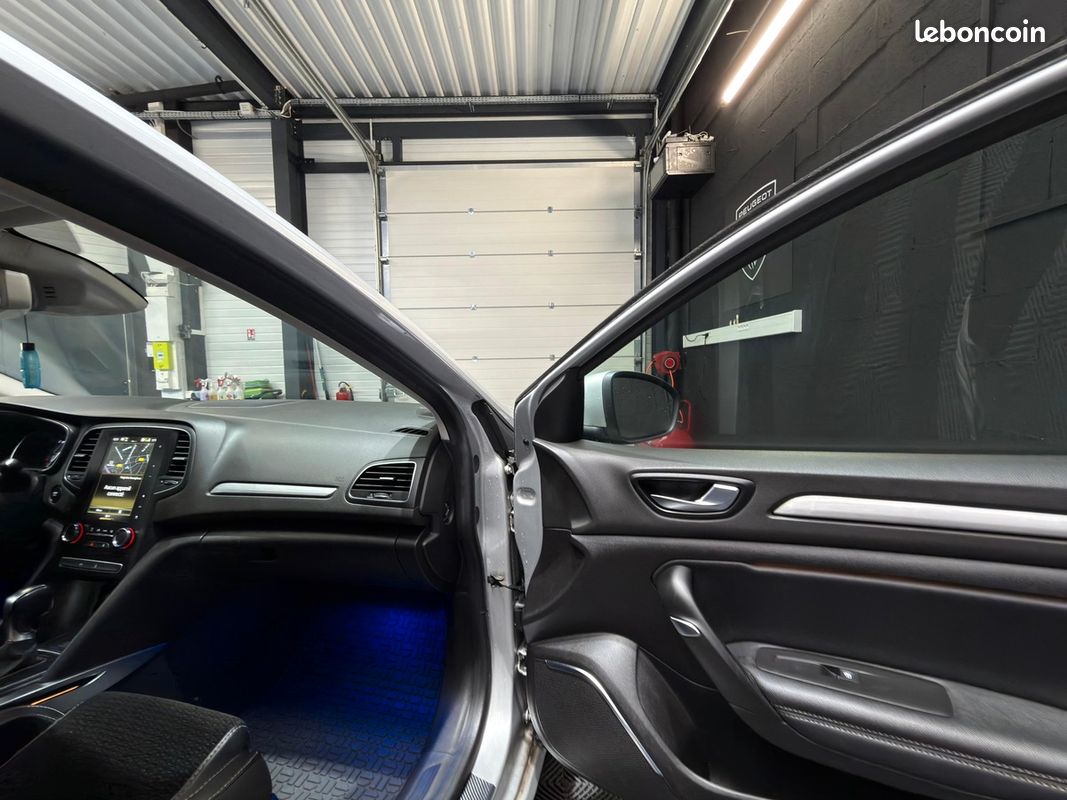 RENAULT Megane IV INTENS 1.5 BLUE DCI - 115 CV - CARPLAY - CAMERA DE RECUL - ATTELAGE (image 19)