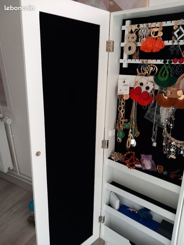 Jolie boite à bijoux sur pieds (image 3)