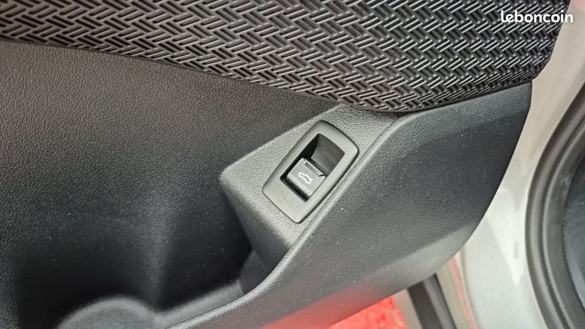 Bmw x1 u11 sdrive 18i 136ch dkg7 business design (image 20)