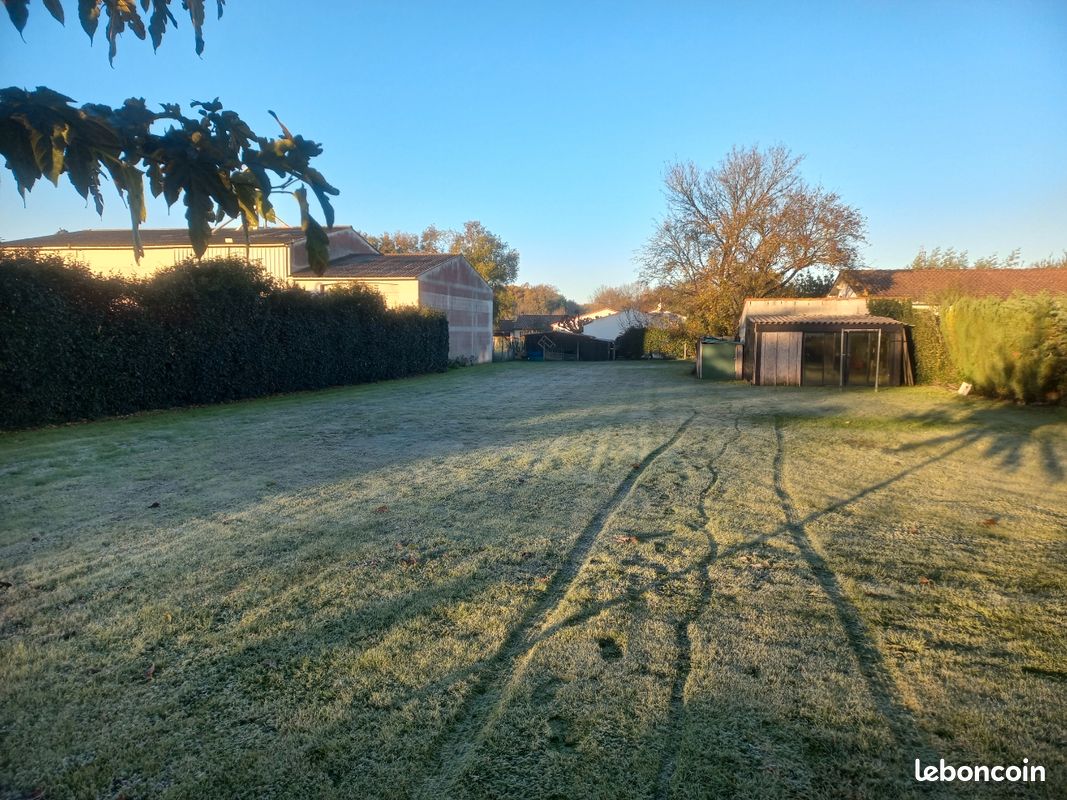 Terrain constructible 1150m2 · à Saint-Sulpice-de-Royan · 185 000 €