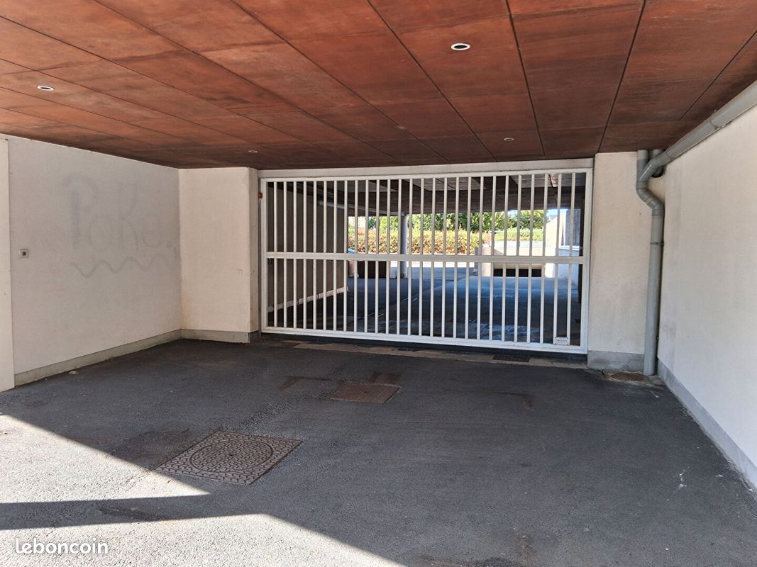 Parking/box RENNES · 80 €/mois