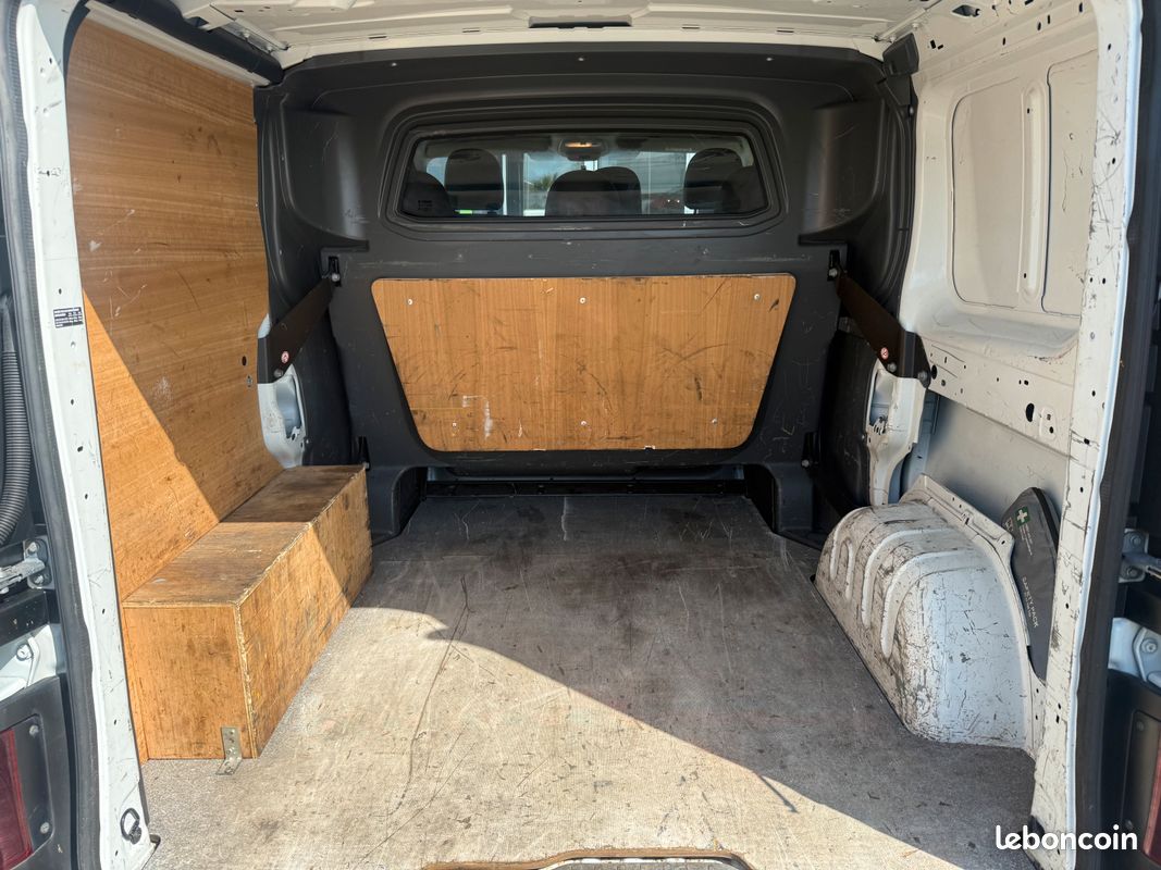 Renault trafic 2.0 l dci 120 ch cabine approfondie 6 places grand confort (image 7)