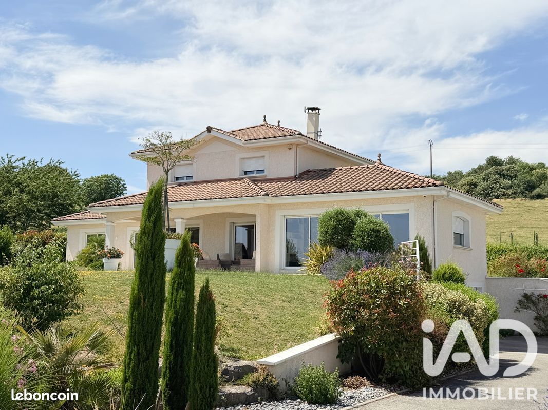 Maison 18 pièces 233 m² · à Bourgoin-Jallieu · 233 m² · 799 000 €