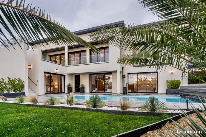 Maison 8 pièces 210 m²