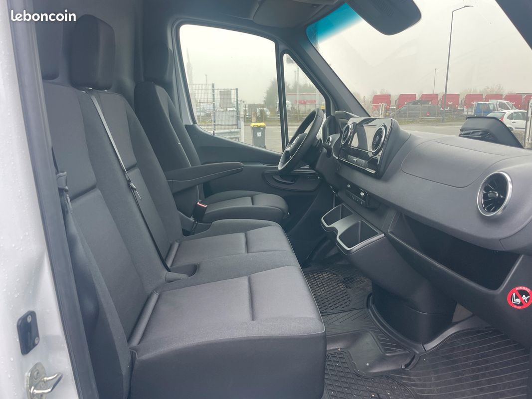 555 Euro(s) HT/Mois MERCEDES ELECTRIQUE E SPRINTER 43S L3H2 55 990 Euro(s) HT (image 3)