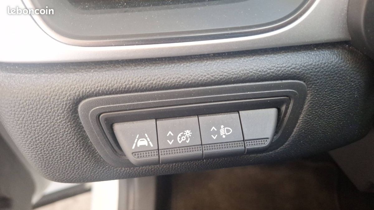 Renault captur tce 140 21 intens (image 23)