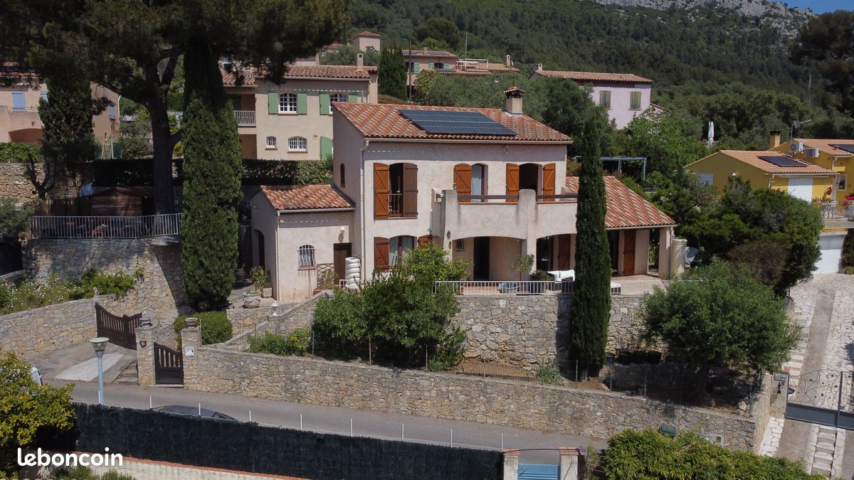 Maison 5 pièces 136 m² · à Le Revest-les-Eaux · 136 m² · 493 000 €
