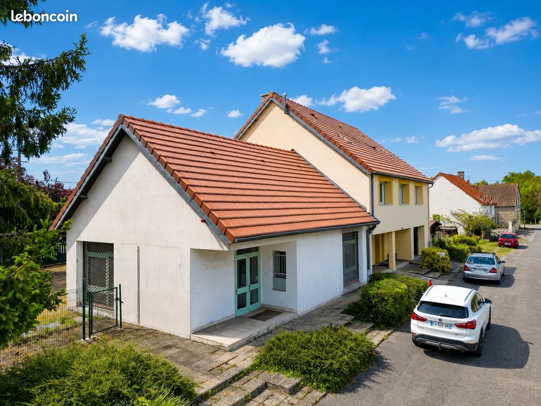 Immeuble 7 pièces 205 m² · à Créchy · 205 m² · 185 000 €