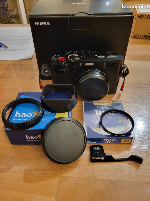 (VENDU) Fujifilm x100vi (état neuf) + sac peak design + sangle peak design + batterie fuji + chargeur + carte sd 64 go + accessoires (image 2)