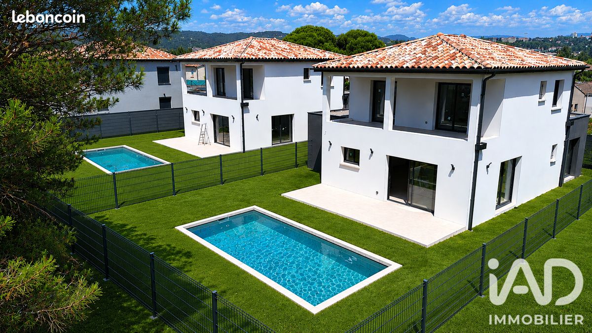 Maison 4 pièces 122 m² · à Saint-Étienne-de-Fontbellon · 122 m² · 330 000 €