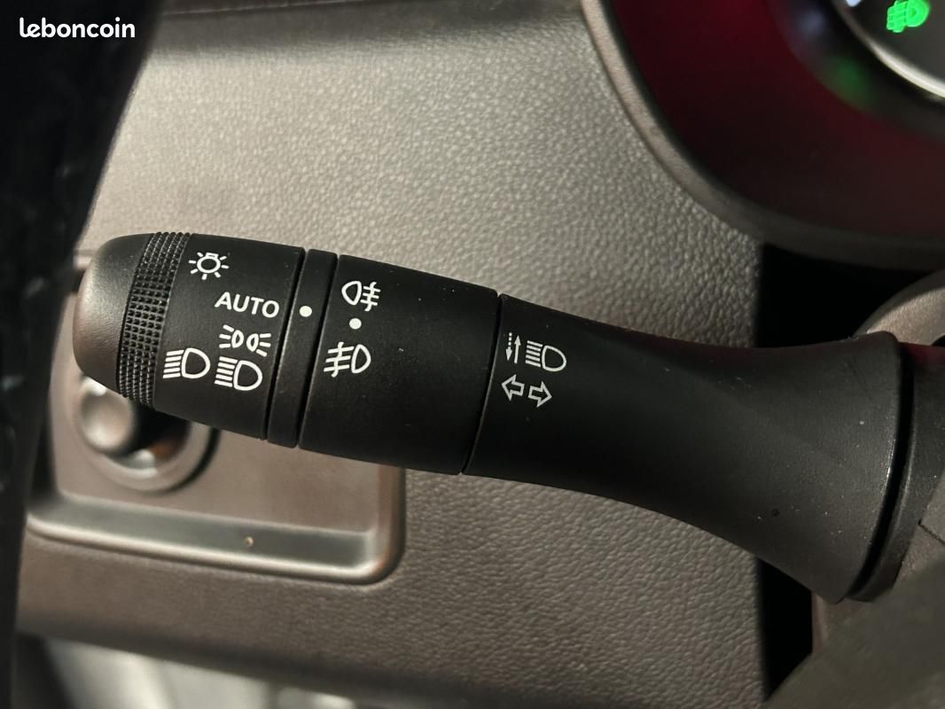 Dacia Duster BluedCi 115 4x4 EXPRESSION *SIEGES CHAUFFANTS + RADAR RECUL (image 32)